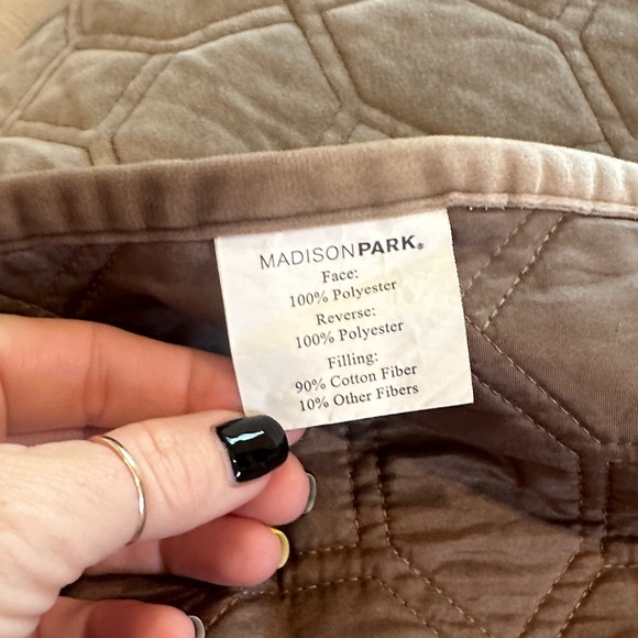 Elegant Taupe Quilted Bedding Set - Picture 3 of 4